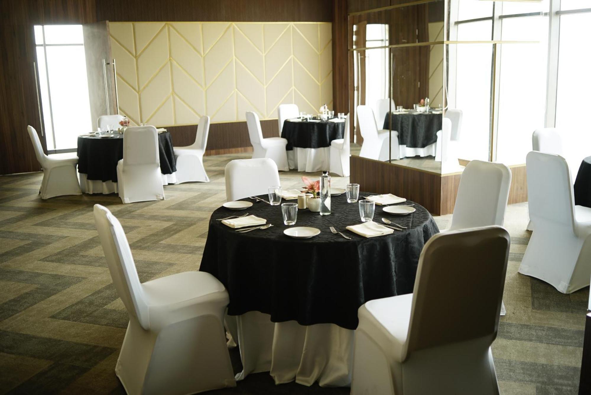 Rhythm Gurugram Hotel & Suites, Sohna Road غورغاون المظهر الخارجي الصورة