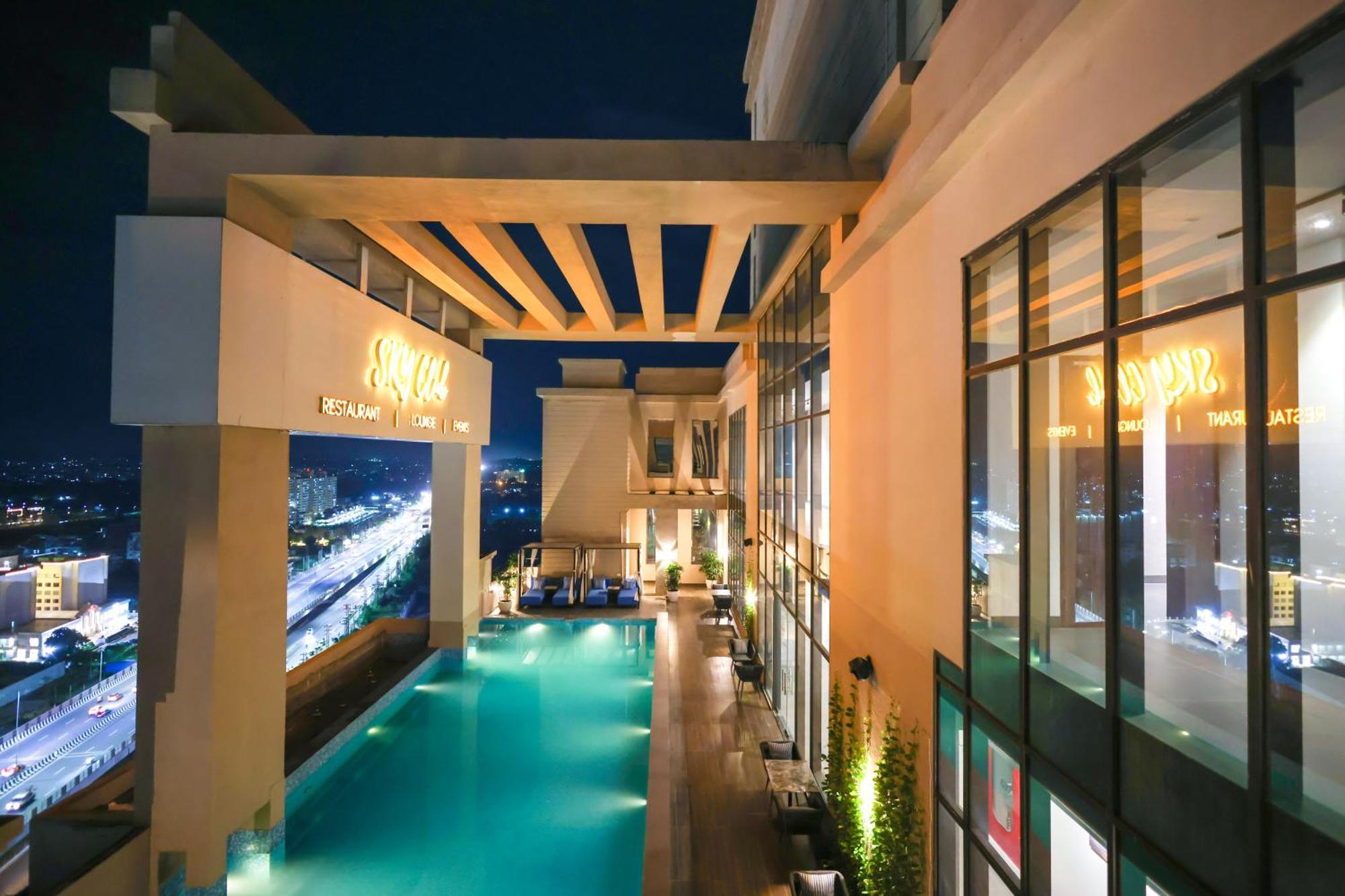 Rhythm Gurugram Hotel & Suites, Sohna Road غورغاون المظهر الخارجي الصورة