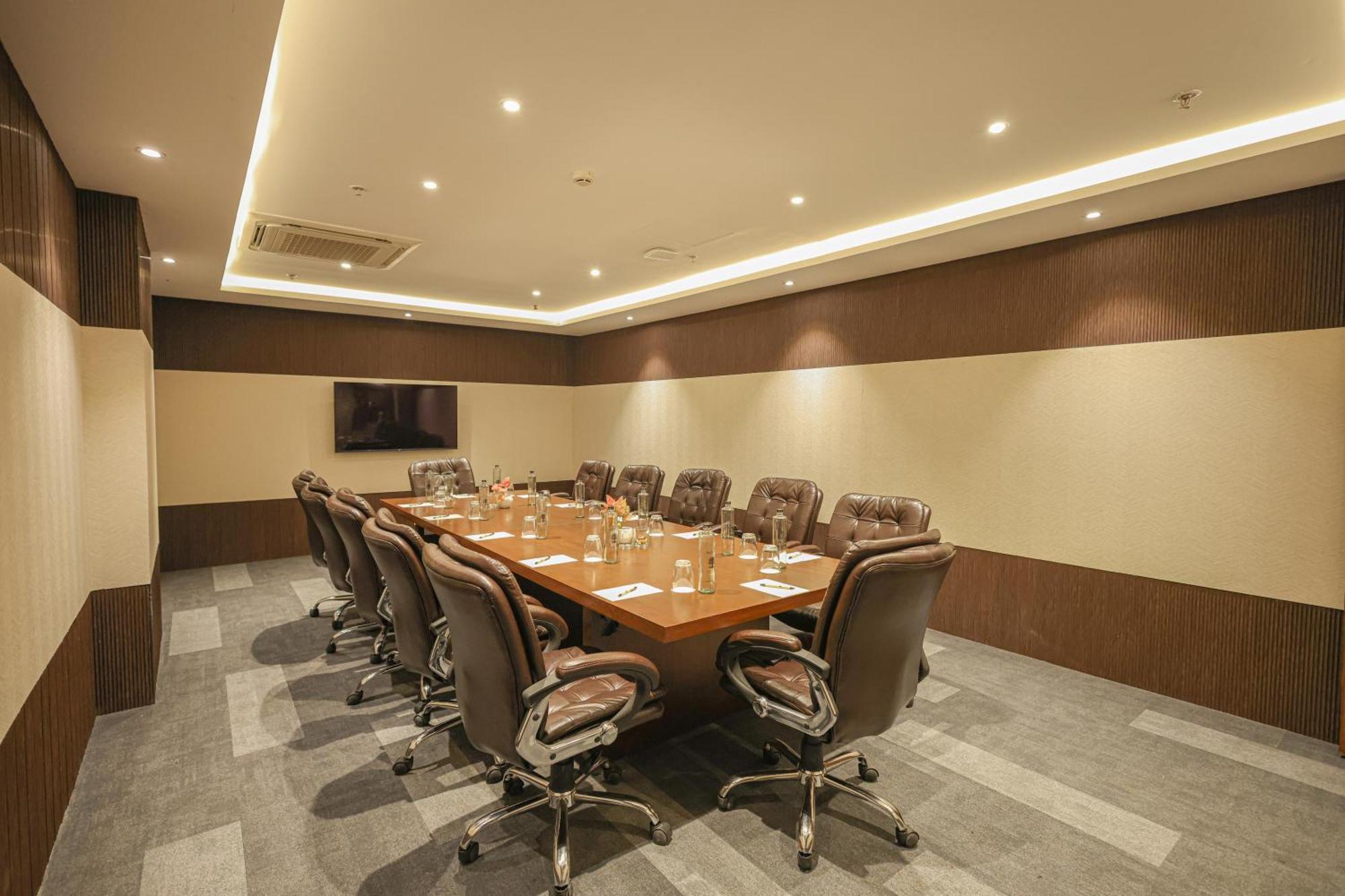 Rhythm Gurugram Hotel & Suites, Sohna Road غورغاون المظهر الخارجي الصورة