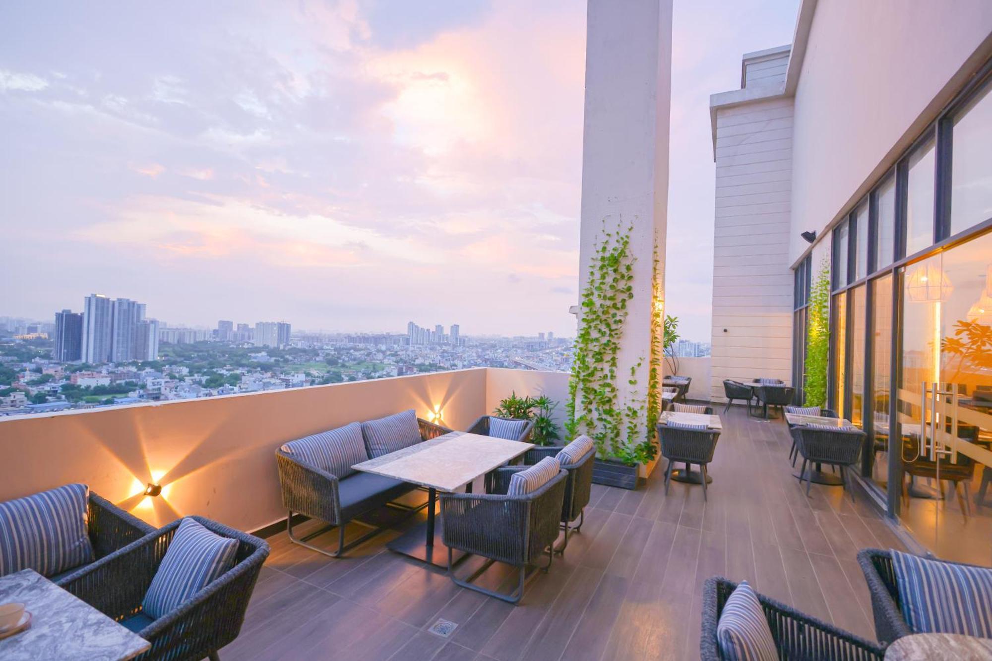 Rhythm Gurugram Hotel & Suites, Sohna Road غورغاون المظهر الخارجي الصورة