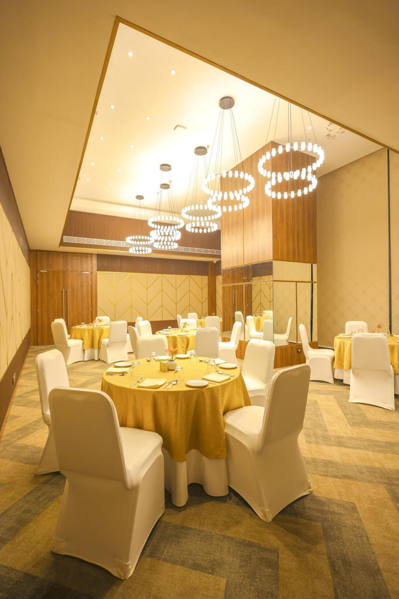 Rhythm Gurugram Hotel & Suites, Sohna Road غورغاون المظهر الخارجي الصورة