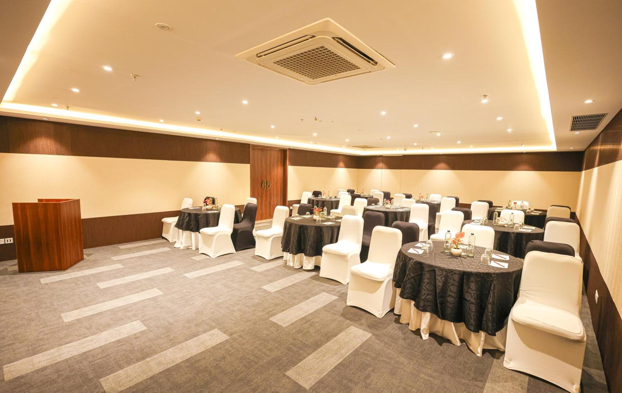 Rhythm Gurugram Hotel & Suites, Sohna Road غورغاون المظهر الخارجي الصورة