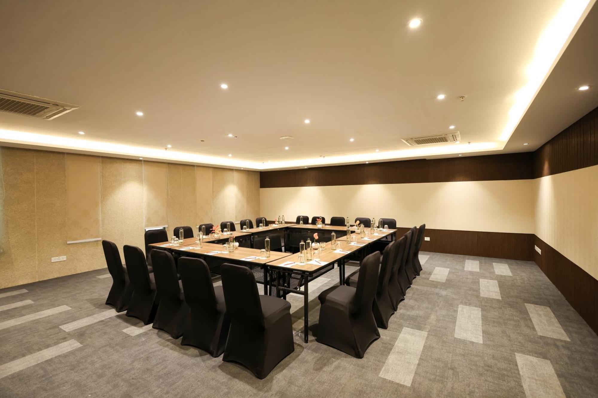 Rhythm Gurugram Hotel & Suites, Sohna Road غورغاون المظهر الخارجي الصورة