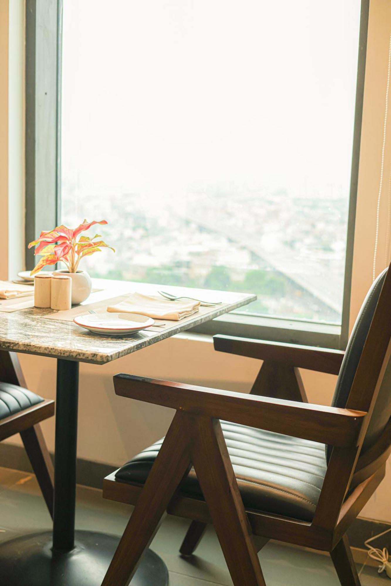 Rhythm Gurugram Hotel & Suites, Sohna Road غورغاون المظهر الخارجي الصورة