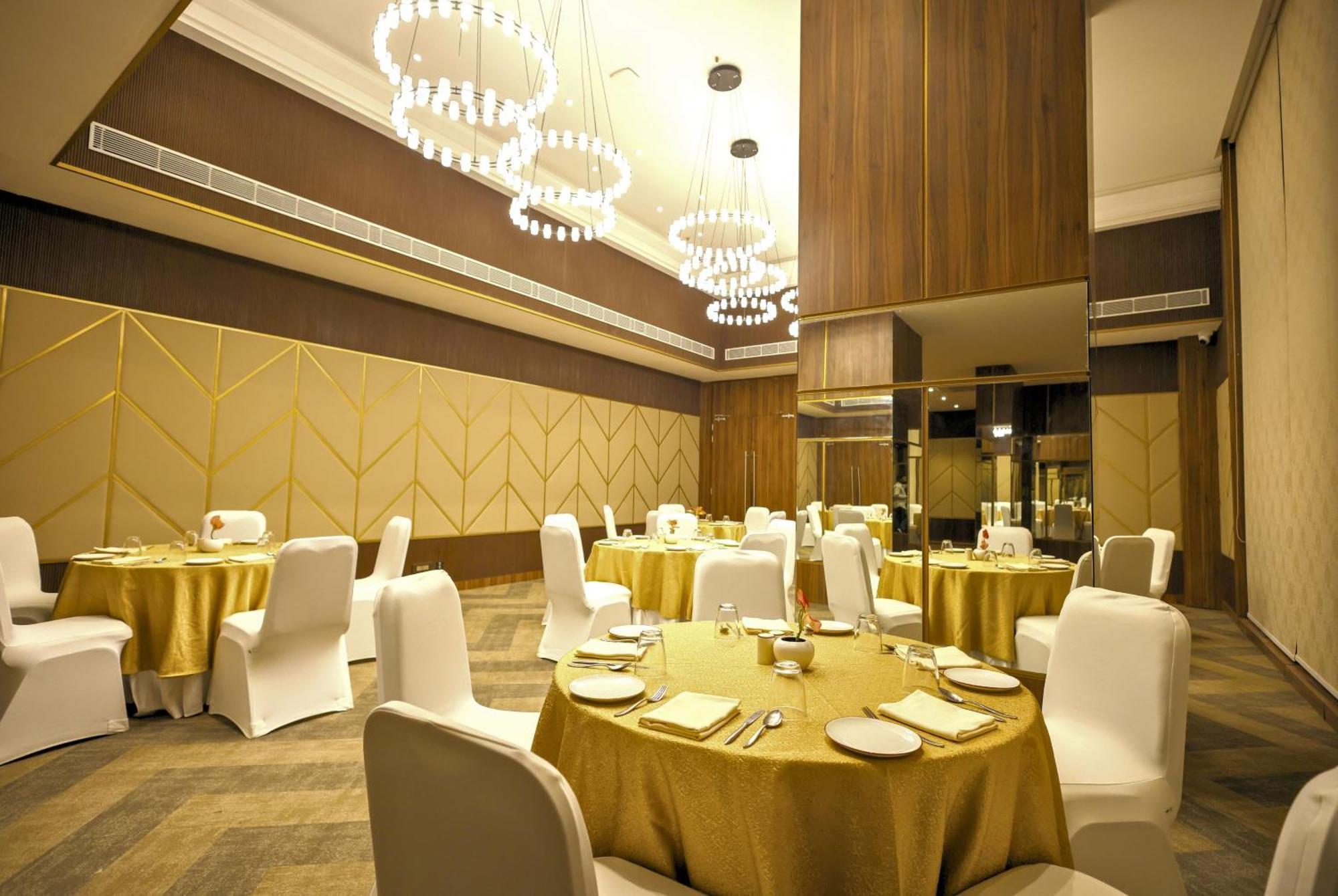 Rhythm Gurugram Hotel & Suites, Sohna Road غورغاون المظهر الخارجي الصورة