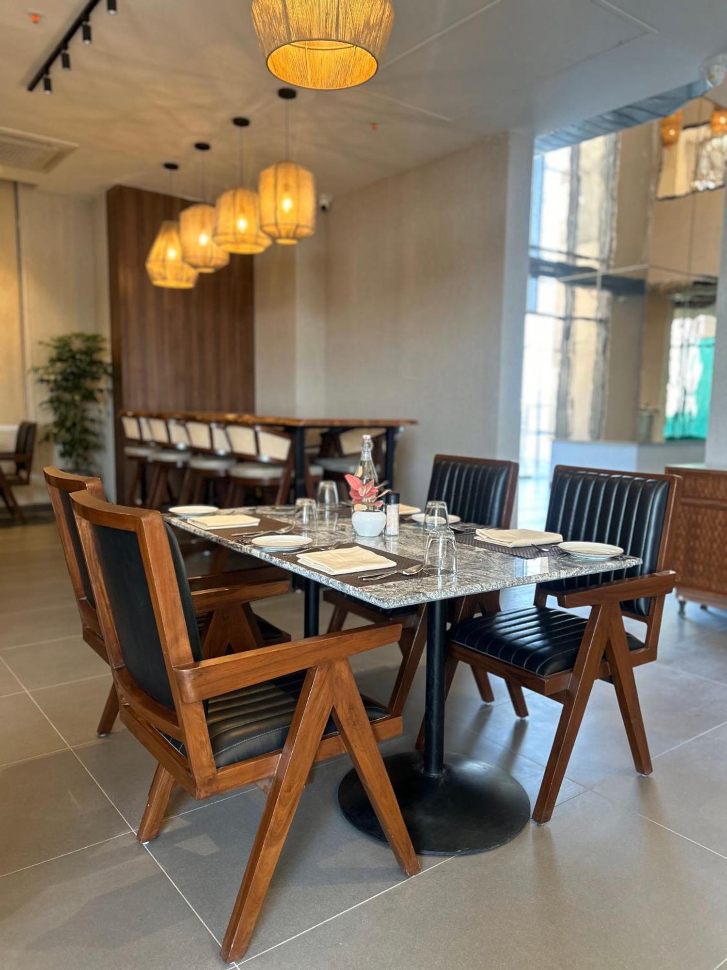 Rhythm Gurugram Hotel & Suites, Sohna Road غورغاون المظهر الخارجي الصورة