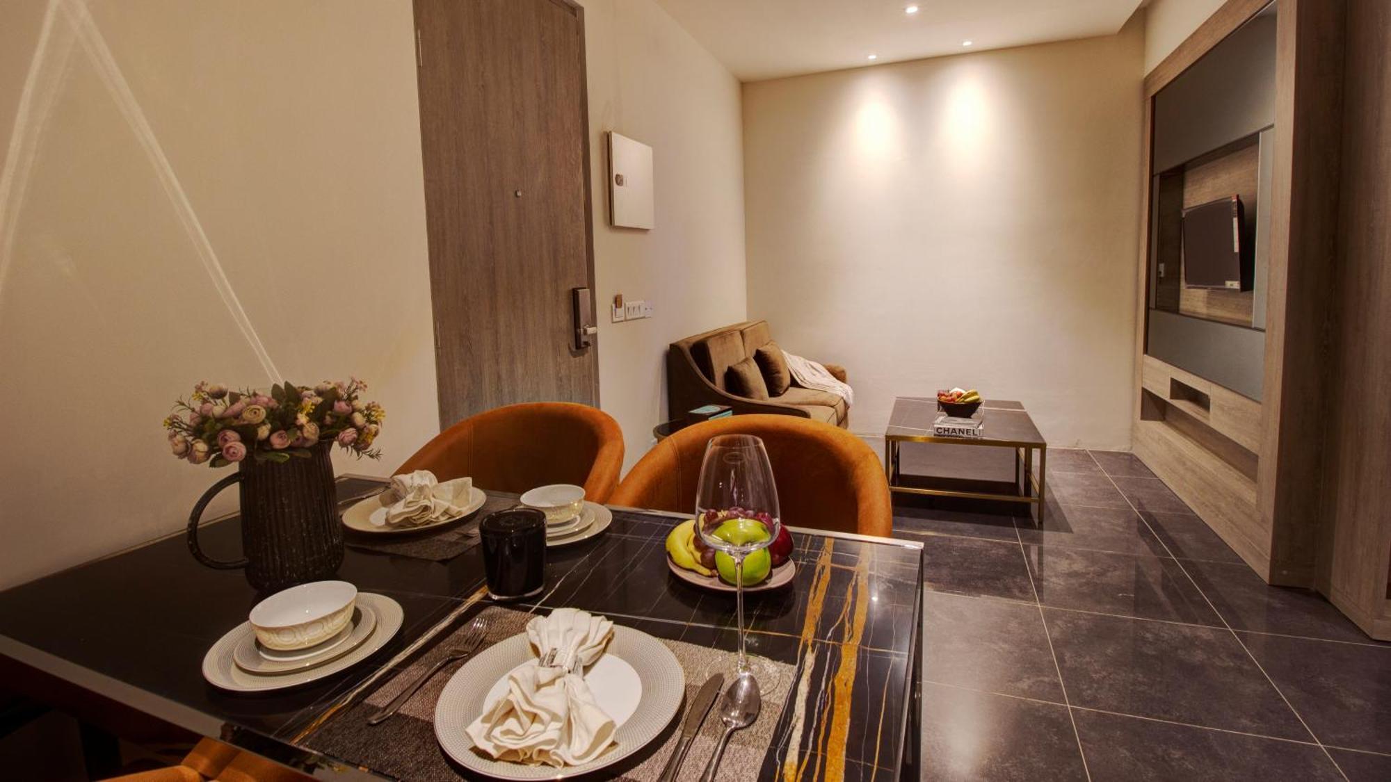 Rhythm Gurugram Hotel & Suites, Sohna Road غورغاون المظهر الخارجي الصورة