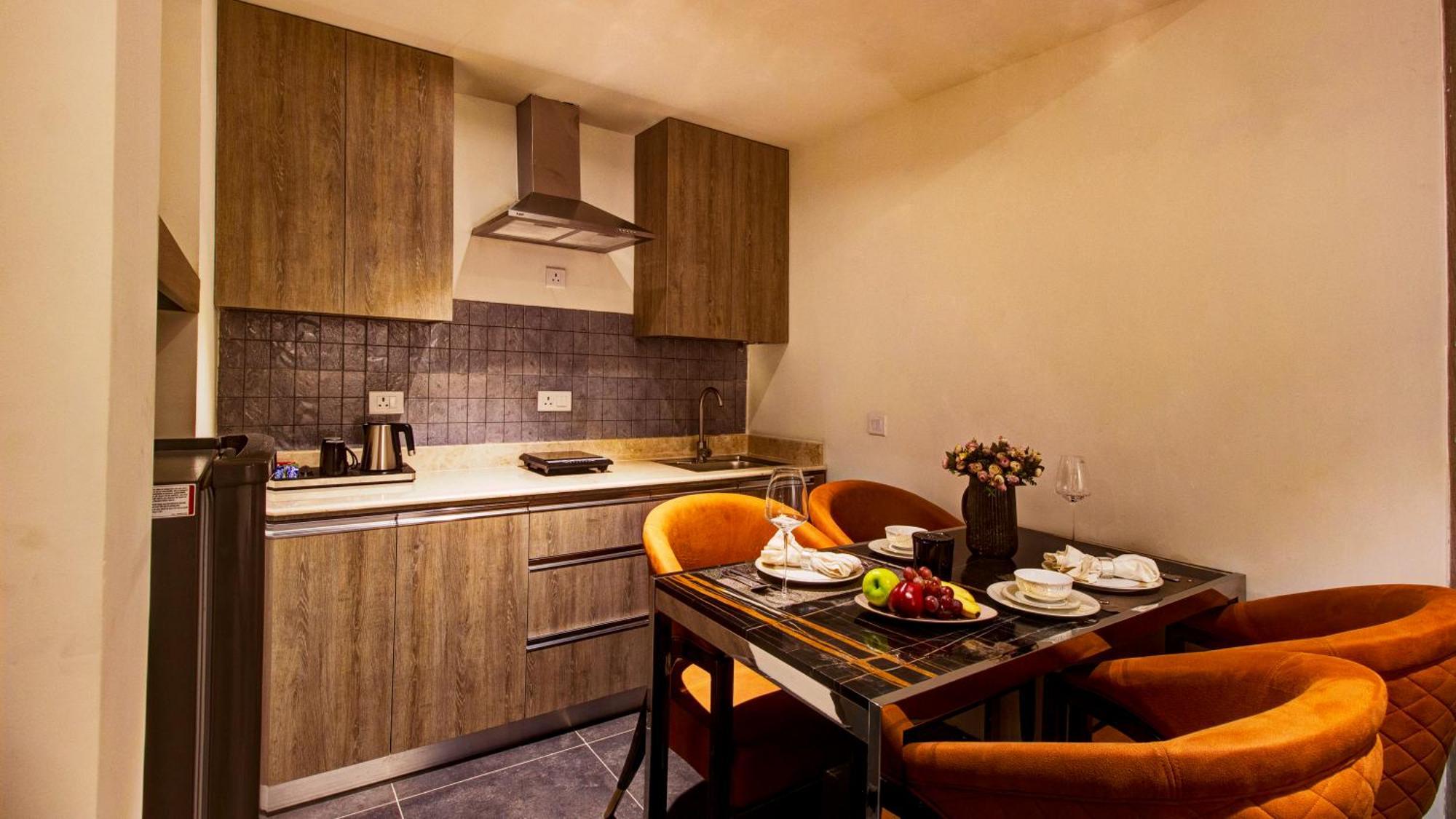 Rhythm Gurugram Hotel & Suites, Sohna Road غورغاون المظهر الخارجي الصورة