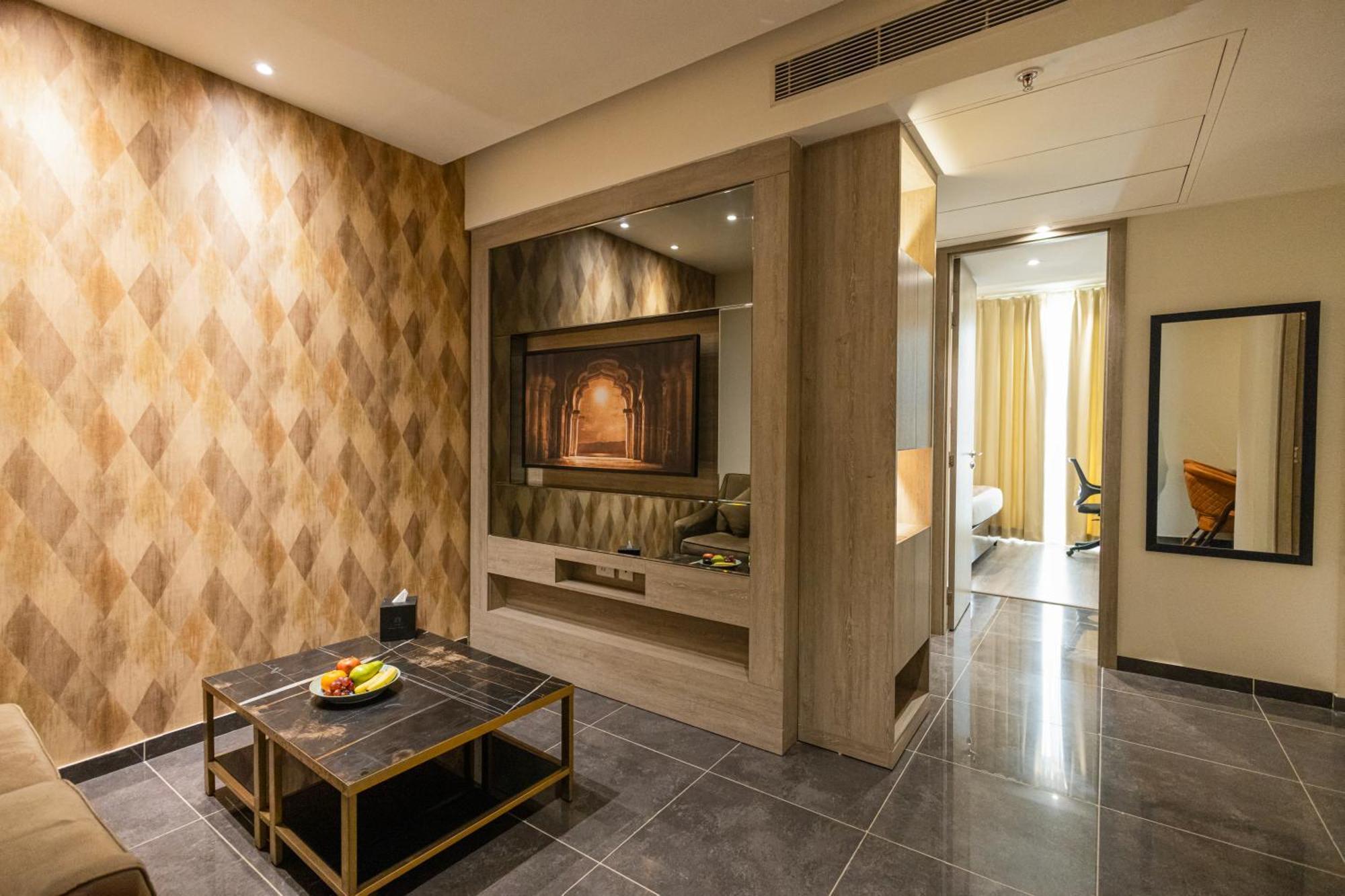 Rhythm Gurugram Hotel & Suites, Sohna Road غورغاون المظهر الخارجي الصورة