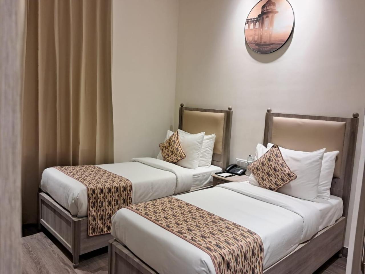 Rhythm Gurugram Hotel & Suites, Sohna Road غورغاون المظهر الخارجي الصورة