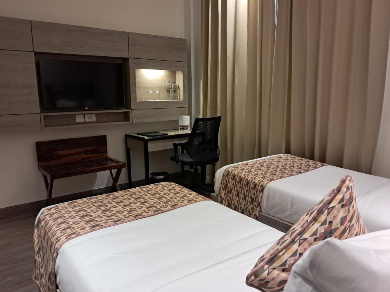 Rhythm Gurugram Hotel & Suites, Sohna Road غورغاون المظهر الخارجي الصورة
